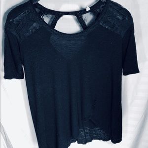 FREE PEOPLE s/s top w/cut-outs & Lace Details